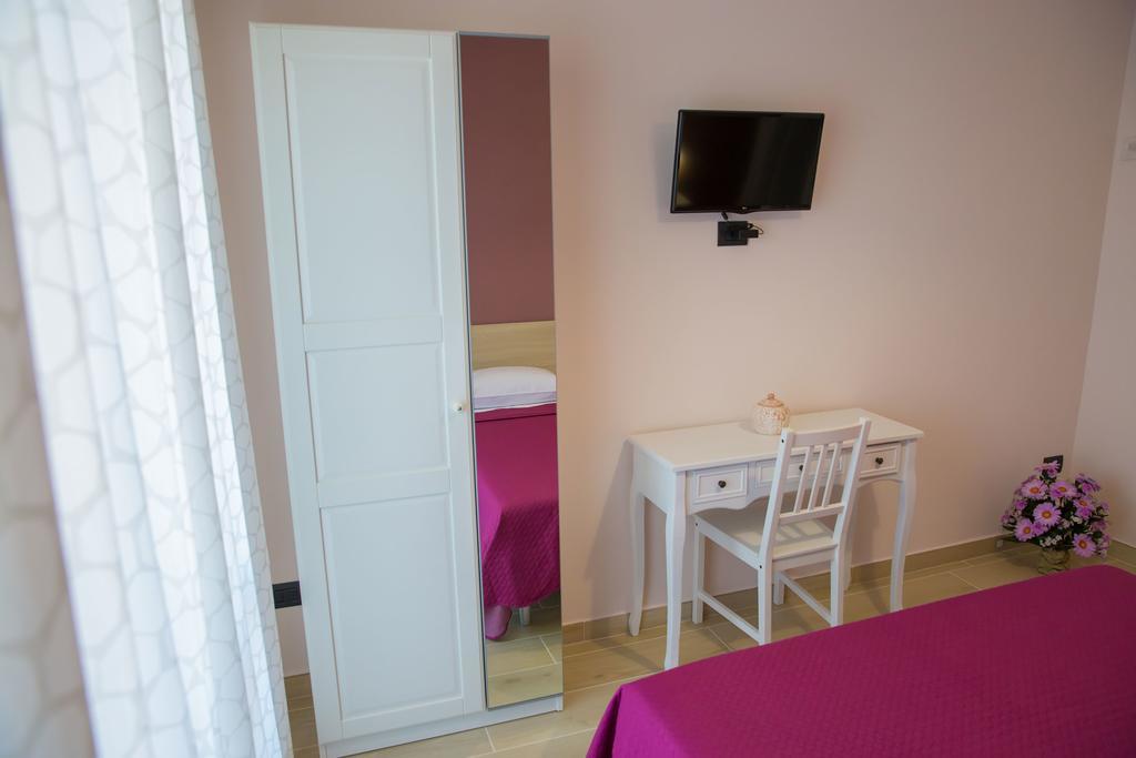 Gleda Rooms In The Square ปอมเปอี ภายนอก รูปภาพ